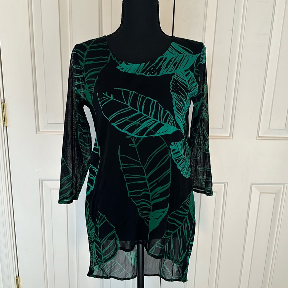 Alfani size small beautiful leaf tunic top 💚